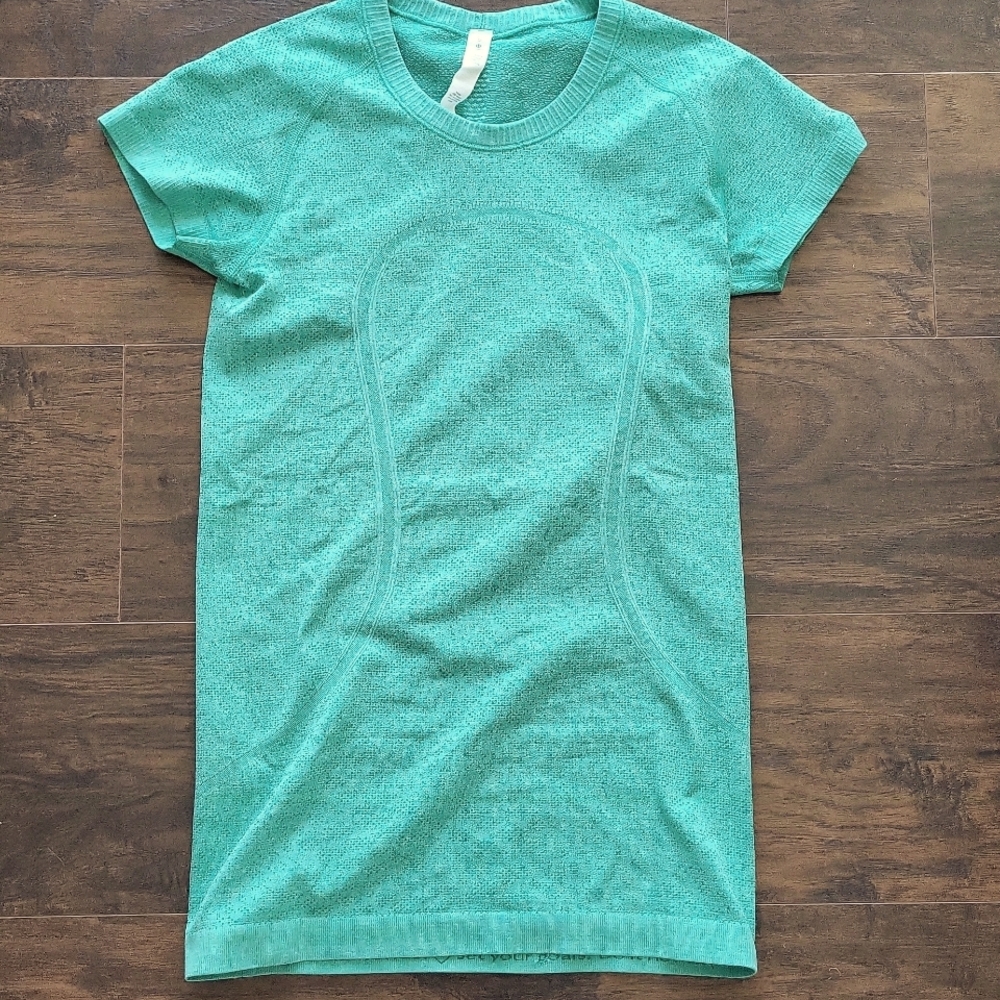 Lululemon swiftly tech short sleeve